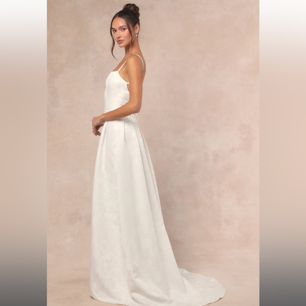 Elegant White Sleeveless Wedding Dress